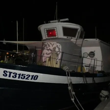 L'ephebe D'agde Botel *