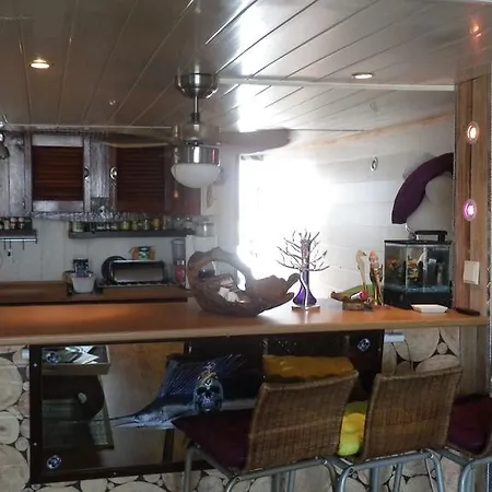 L'ephebe D'agde Botel *